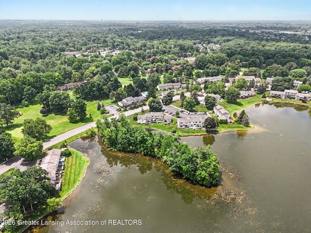 2059 La Mer Lane 17, Haslett, MI 48840