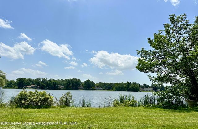 2059 La Mer Lane 17, Haslett, MI 48840