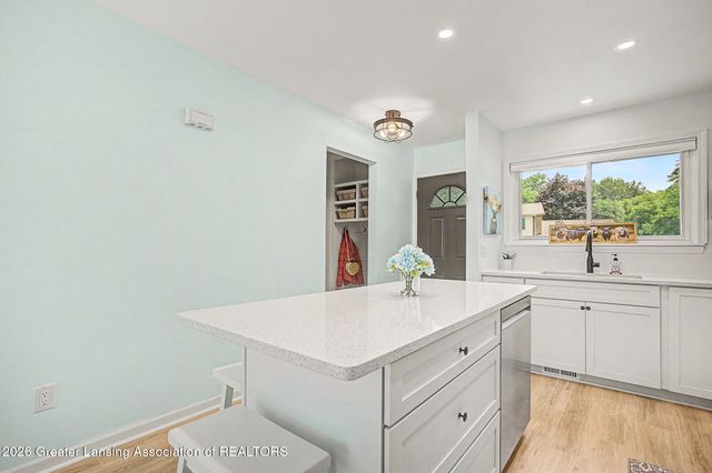 2059 La Mer Lane 17, Haslett, MI 48840