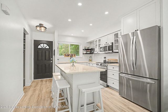2059 La Mer Lane 17, Haslett, MI 48840