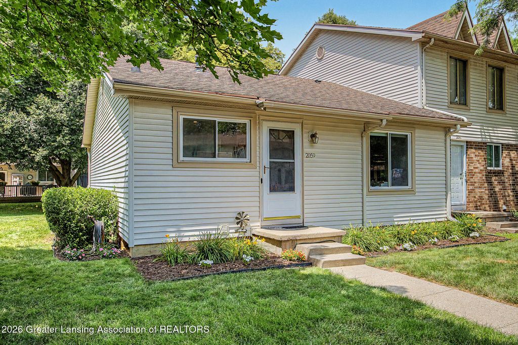 2059 La Mer Lane 17, Haslett, MI 48840