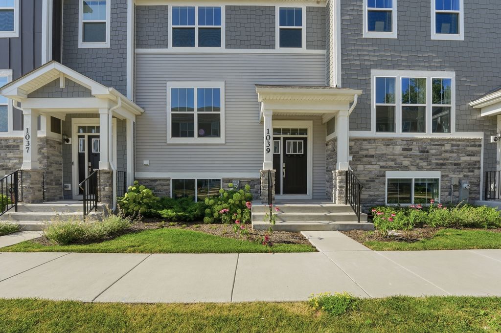 1039 Atterberg Road, South Elgin, IL 60177