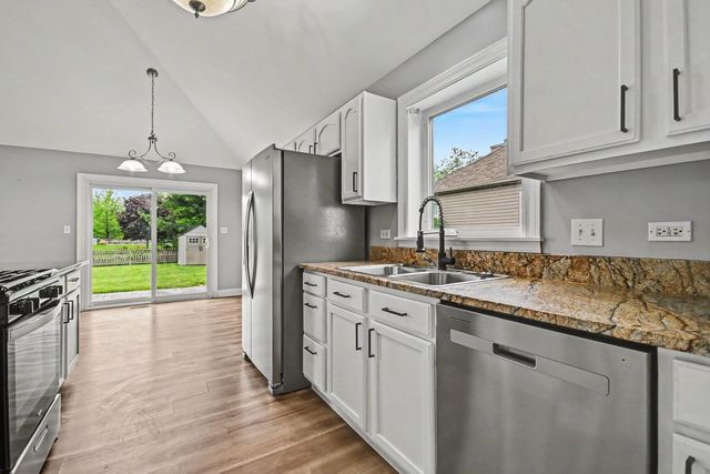 566 Yellowstone Lane, Yorkville, IL 60560