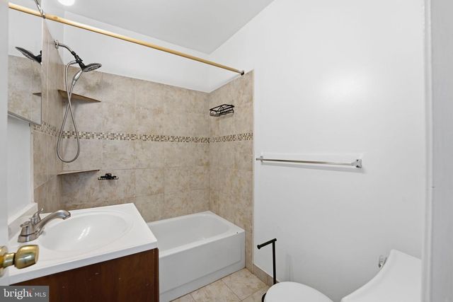 2432 WINDBREAK DR, Alexandria, VA 22306