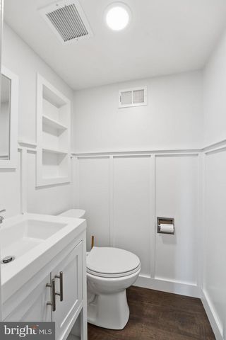 2432 WINDBREAK DR, Alexandria, VA 22306