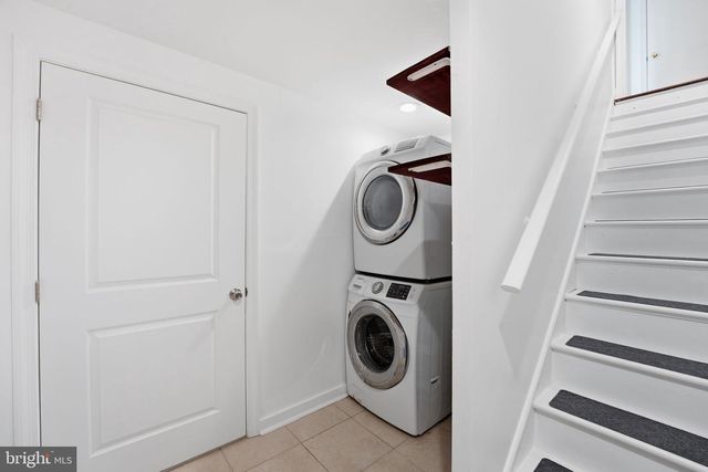 2432 WINDBREAK DR, Alexandria, VA 22306