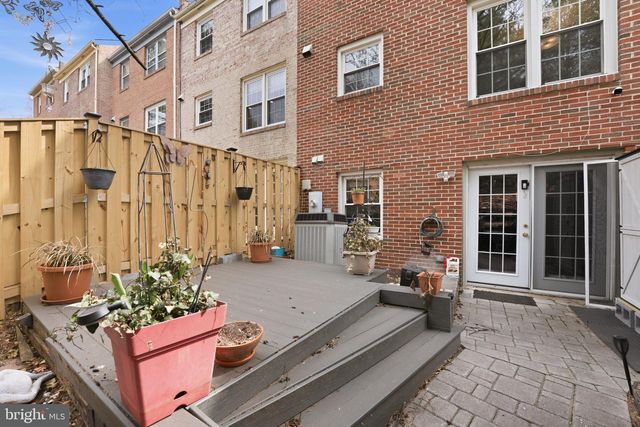 2432 WINDBREAK DR, Alexandria, VA 22306