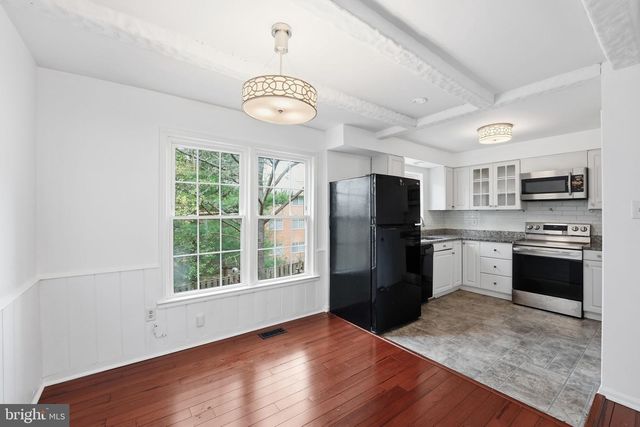 2432 WINDBREAK DR, Alexandria, VA 22306