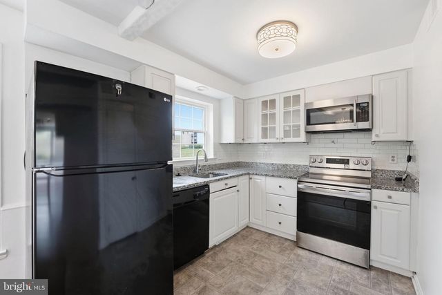 2432 WINDBREAK DR, Alexandria, VA 22306