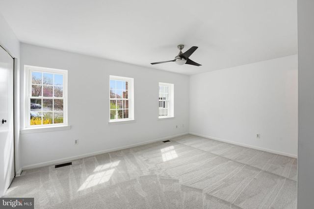 2432 WINDBREAK DR, Alexandria, VA 22306