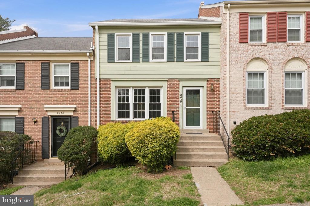 2432 WINDBREAK DR, Alexandria, VA 22306