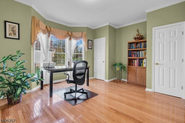 5 Emmons Ct, Bridgewater Twp., NJ 08807