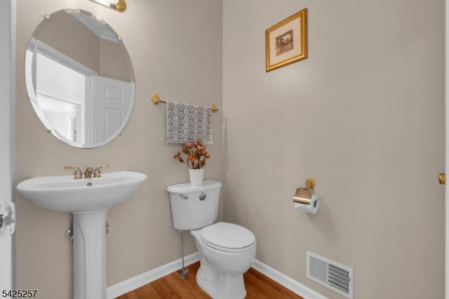 5 Emmons Ct, Bridgewater Twp., NJ 08807