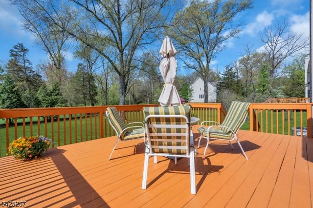 5 Emmons Ct, Bridgewater Twp., NJ 08807