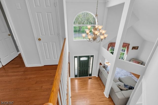 5 Emmons Ct, Bridgewater Twp., NJ 08807