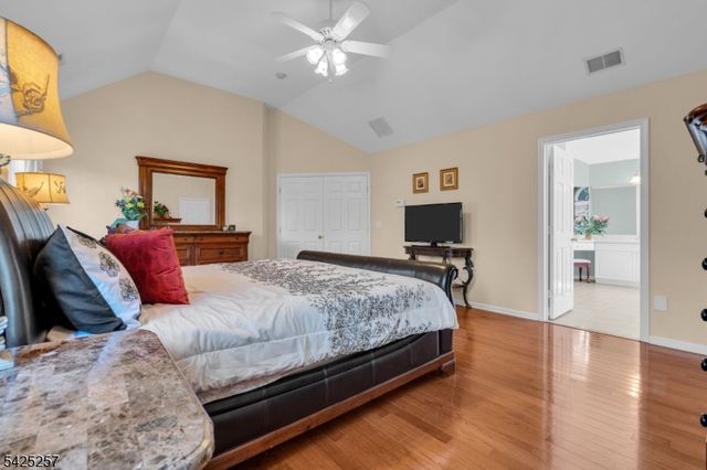 5 Emmons Ct, Bridgewater Twp., NJ 08807