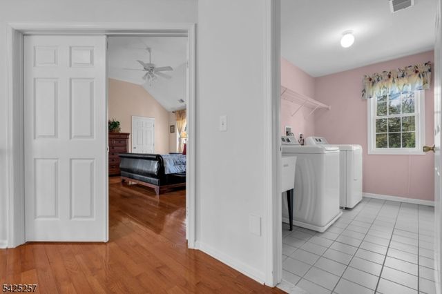 5 Emmons Ct, Bridgewater Twp., NJ 08807