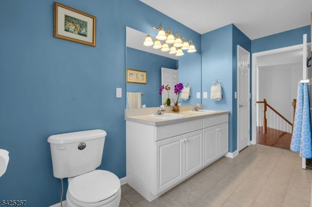 5 Emmons Ct, Bridgewater Twp., NJ 08807