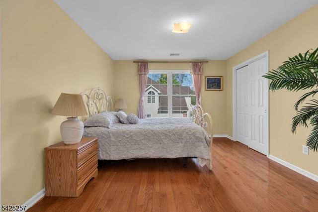 5 Emmons Ct, Bridgewater Twp., NJ 08807