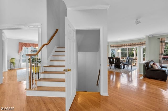 5 Emmons Ct, Bridgewater Twp., NJ 08807