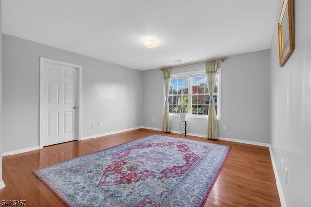 5 Emmons Ct, Bridgewater Twp., NJ 08807