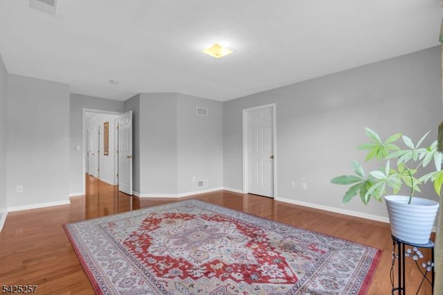 5 Emmons Ct, Bridgewater Twp., NJ 08807