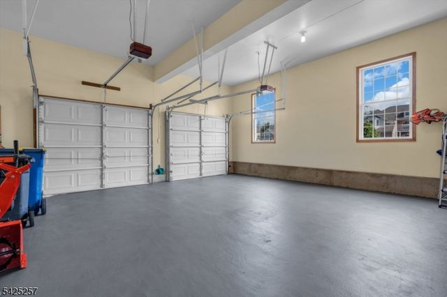 5 Emmons Ct, Bridgewater Twp., NJ 08807