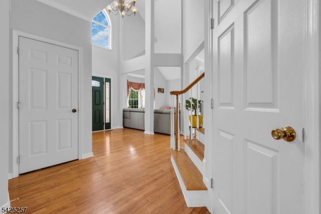 5 Emmons Ct, Bridgewater Twp., NJ 08807