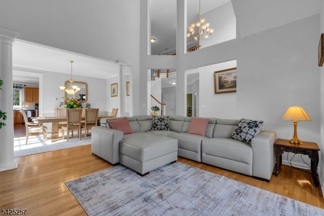 5 Emmons Ct, Bridgewater Twp., NJ 08807