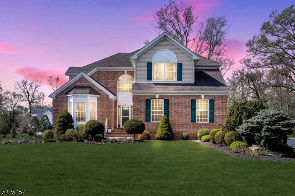 5 Emmons Ct, Bridgewater Twp., NJ 08807