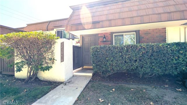 22304 Devonshire Street 4, Chatsworth, CA 91311