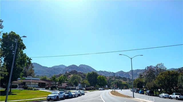 22304 Devonshire Street 4, Chatsworth, CA 91311