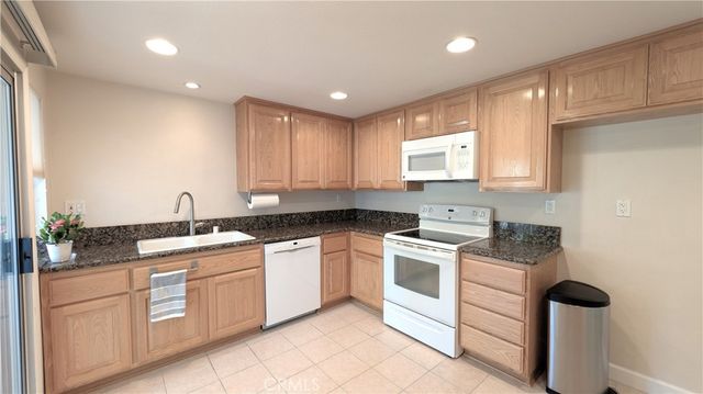22304 Devonshire Street 4, Chatsworth, CA 91311