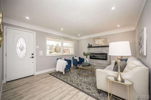 9612 Myra Court, Affton, MO 63123