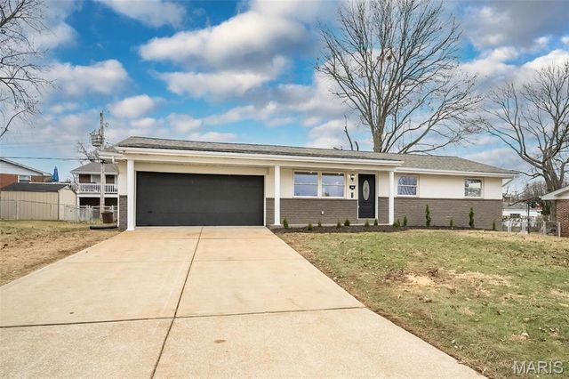 9612 Myra Court, Affton, MO 63123