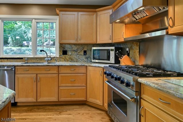 39 Lookout Rd, Mountain Lakes Boro, NJ 07046