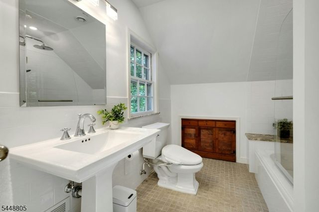 39 Lookout Rd, Mountain Lakes Boro, NJ 07046