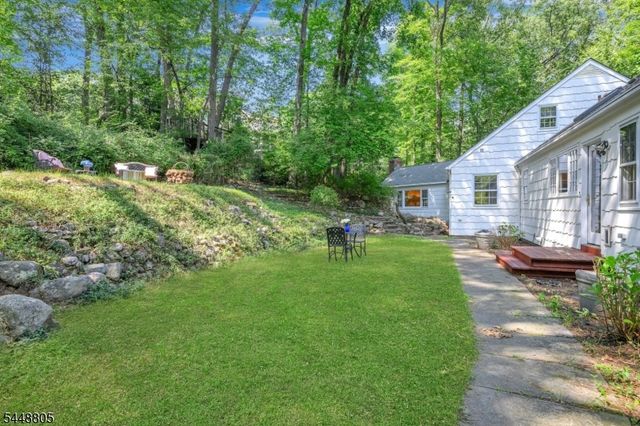 39 Lookout Rd, Mountain Lakes Boro, NJ 07046