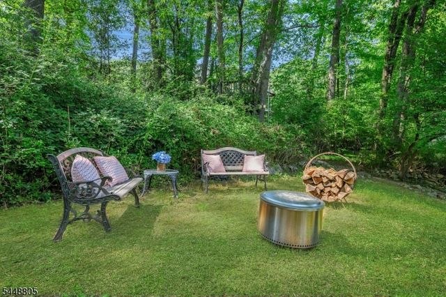 39 Lookout Rd, Mountain Lakes Boro, NJ 07046
