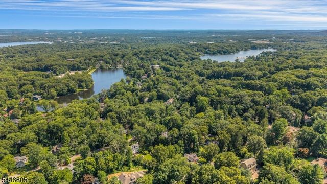 39 Lookout Rd, Mountain Lakes Boro, NJ 07046