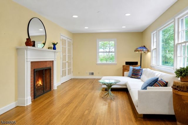 39 Lookout Rd, Mountain Lakes Boro, NJ 07046