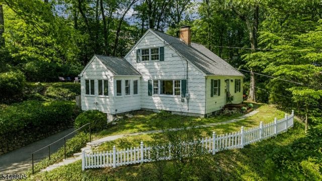39 Lookout Rd, Mountain Lakes Boro, NJ 07046