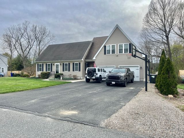 42 Mechanic St, Palmer, MA 01069