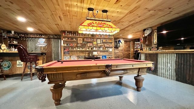 42 Mechanic St, Palmer, MA 01069