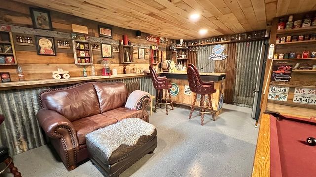 42 Mechanic St, Palmer, MA 01069