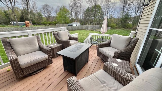 42 Mechanic St, Palmer, MA 01069