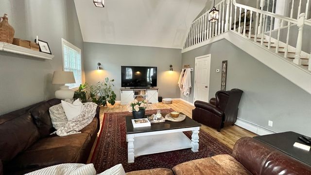 42 Mechanic St, Palmer, MA 01069