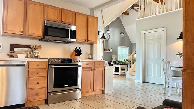 42 Mechanic St, Palmer, MA 01069