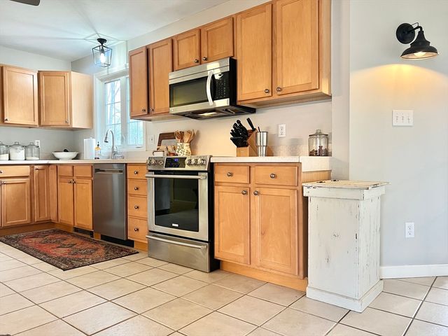42 Mechanic St, Palmer, MA 01069