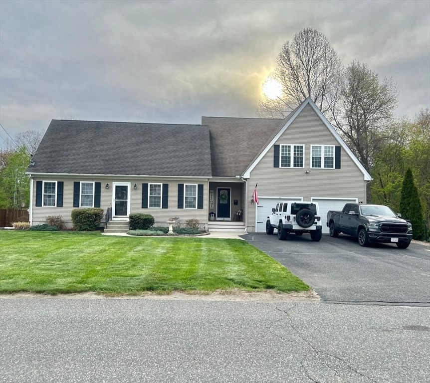 42 Mechanic St, Palmer, MA 01069